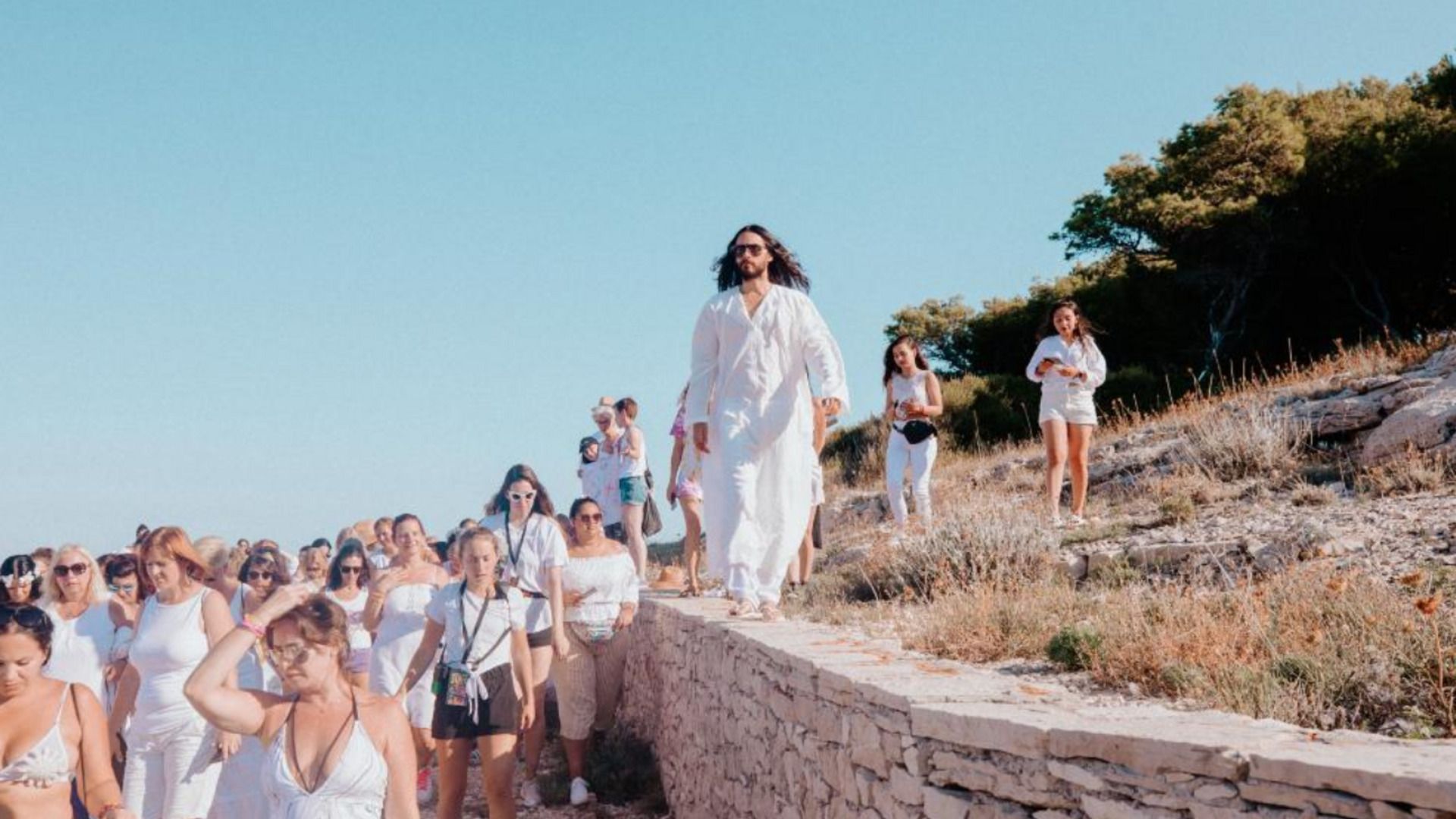 Jared Leto está conduzindo um culto direto de uma série de documentários sobre crimes reais 1 Culto Echelon liderado por Jared Leto