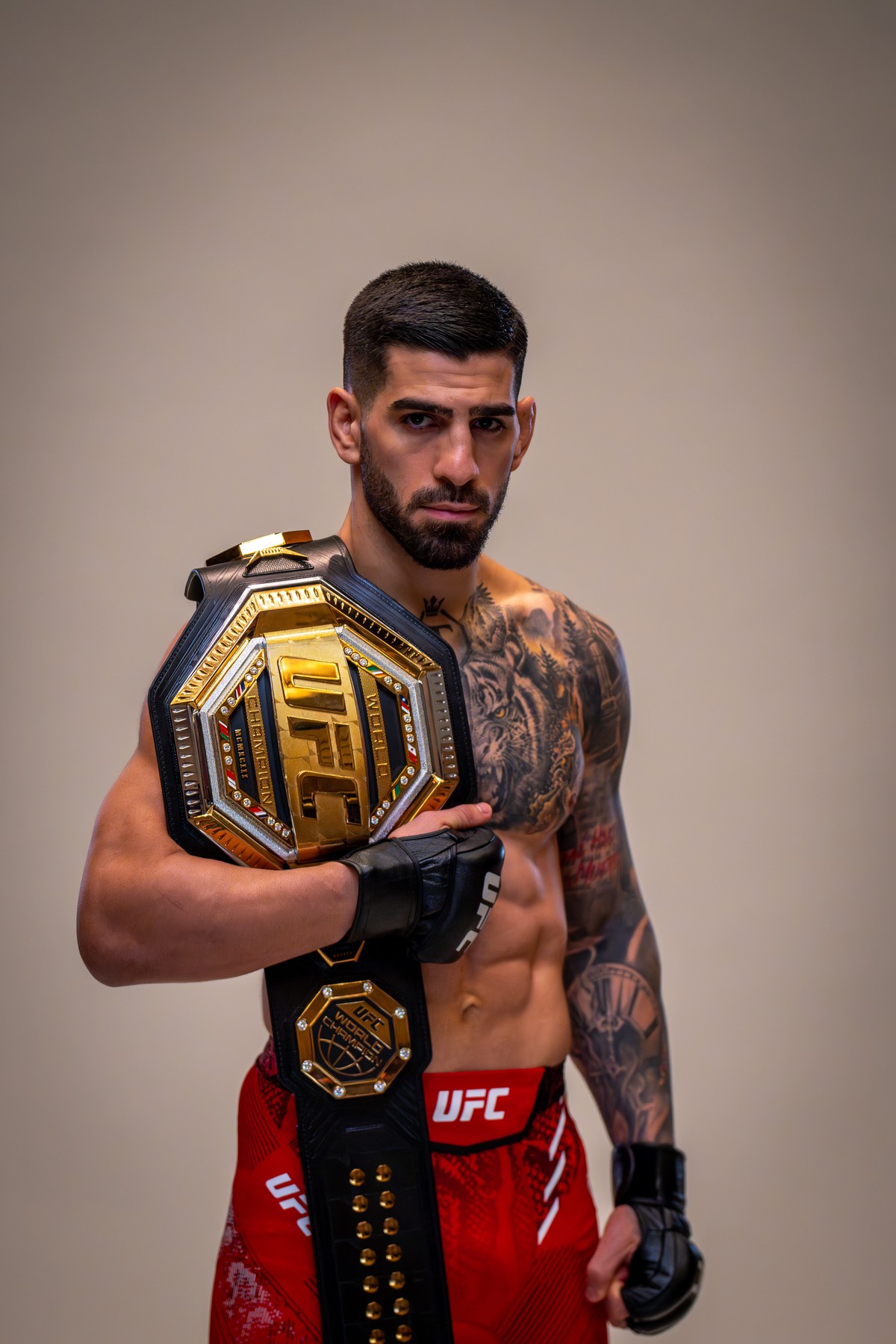 Torcedor do Real Madrid, Ilia Topuria luta para manter cinturão no UFC 308 e torce para Vini Jr. ganhar a Bola de Ouro