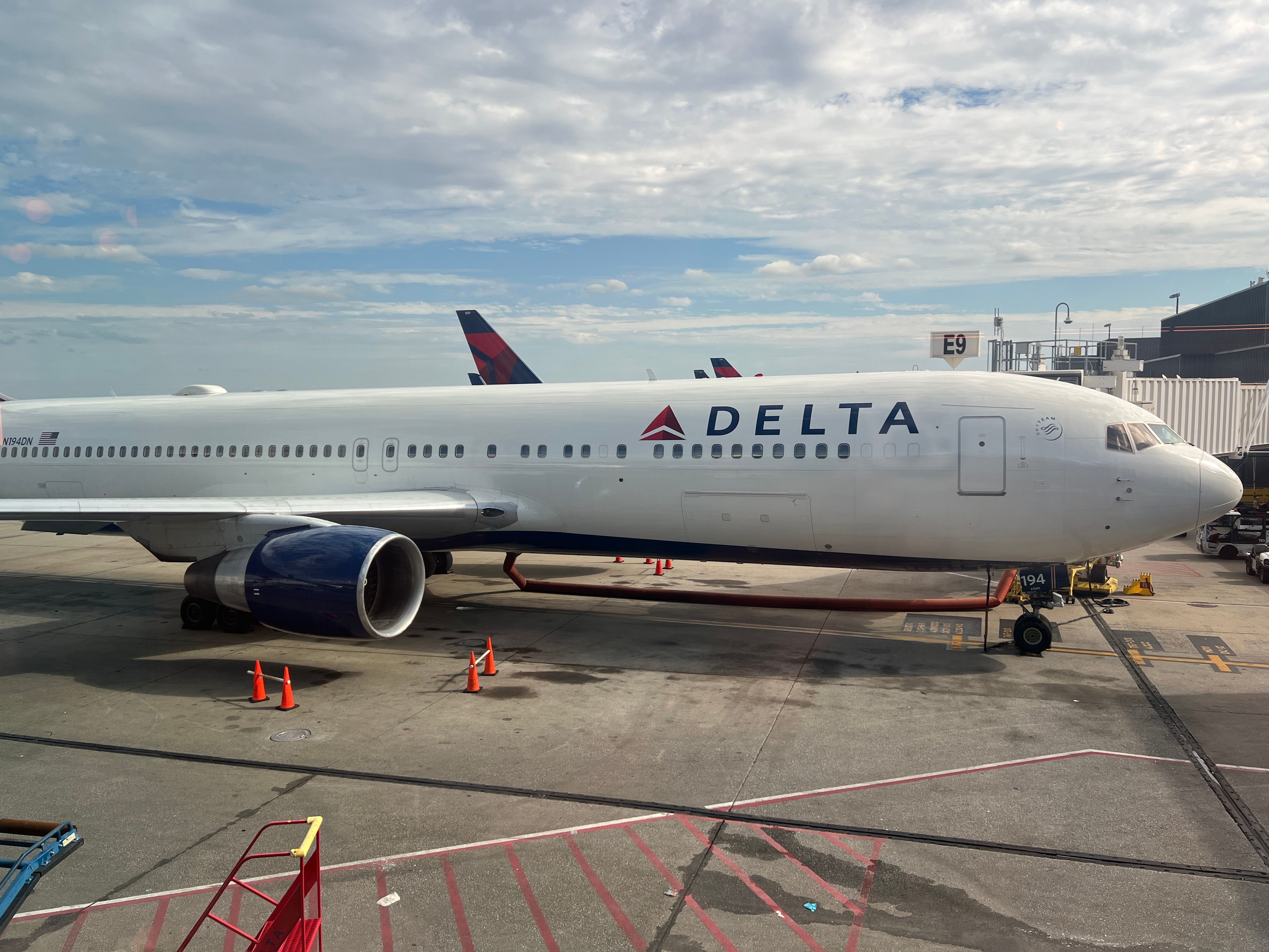 Delta Air Lines Boeing 767-300ER (N194DN) no Aeroporto Internacional Hartsfield-Jackson Atlanta. 