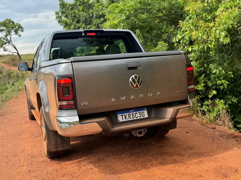 Teste: VW Amarok 2021 mexe no visual, mas seu maior trunfo ainda é o motor V6