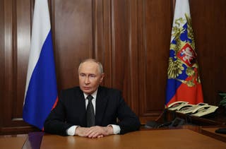 Nesta fotografia distribuída pela agência estatal russa Sputnik, o presidente da Rússia, Vladimir Putin, faz um discurso à nação na televisão, no Kremlin, em Moscou, em 21 de novembro de 2024.