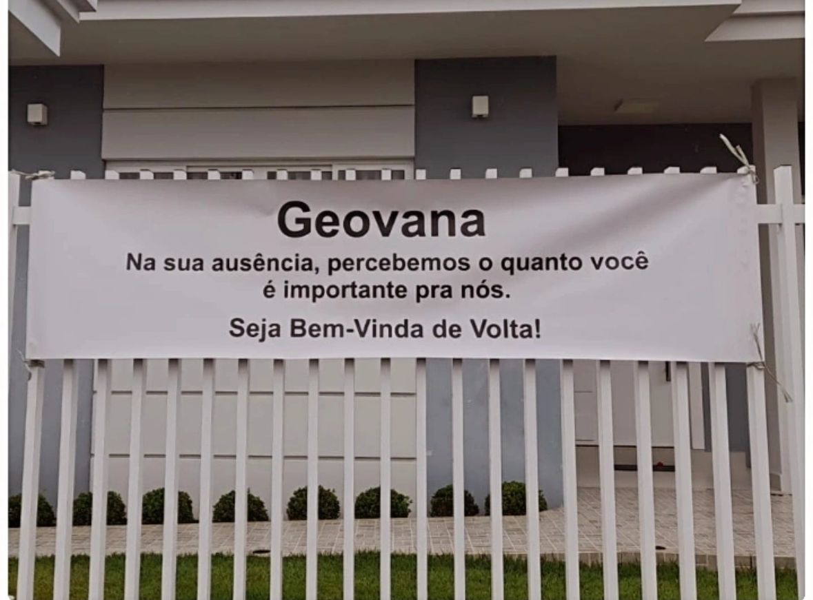 Geovana foi recepcionada em casa por várias pessoas - Divulgação/ND