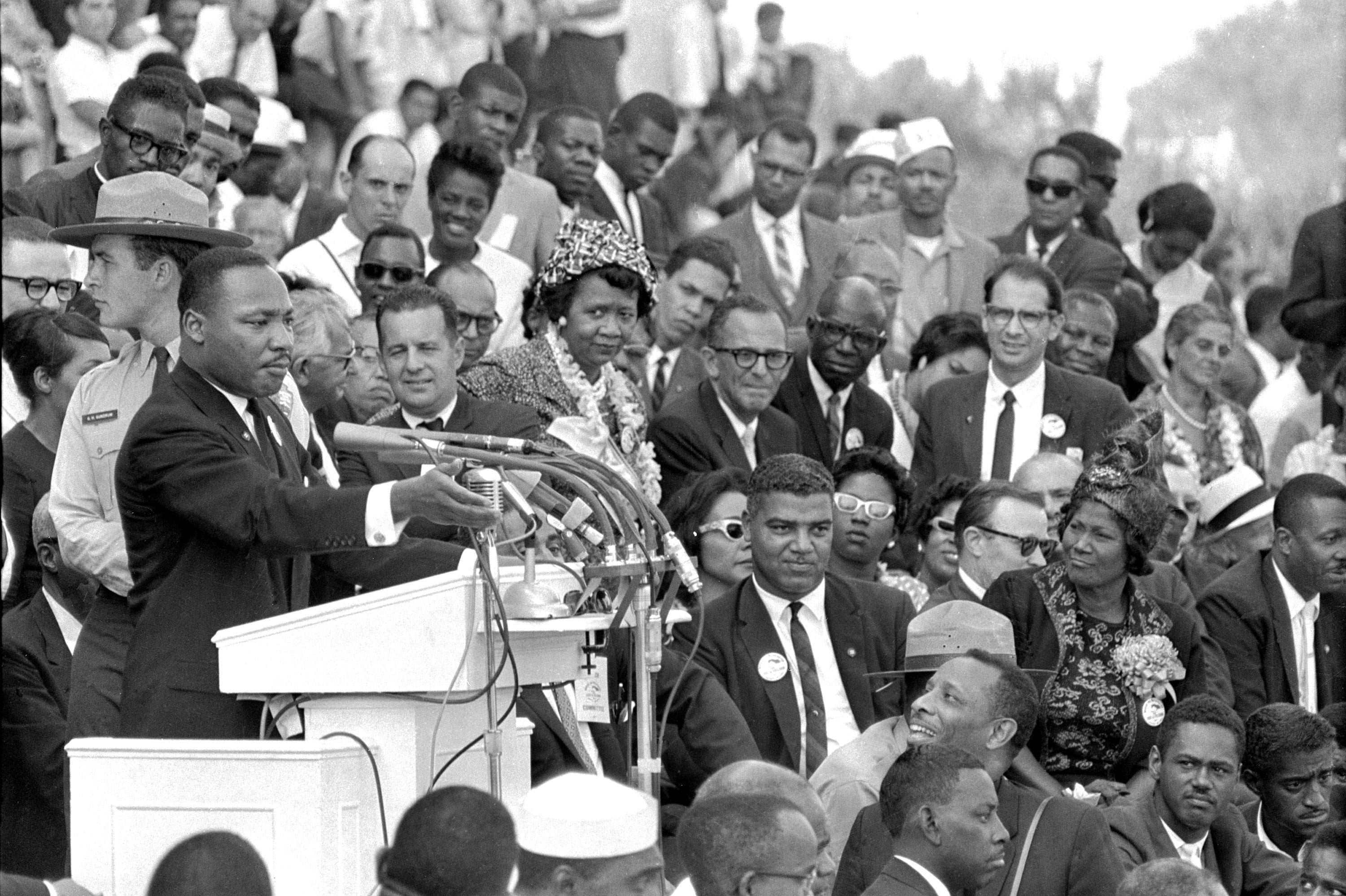 A posse de Trump será realizada no Dia MLK. A filha do líder dos direitos civis, Bernice King, está feliz 3 O falecido líder dos direitos civis fala a milhares de pessoas durante a sua
