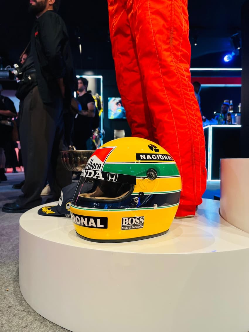 Réplica do capacete de Ayrton Senna