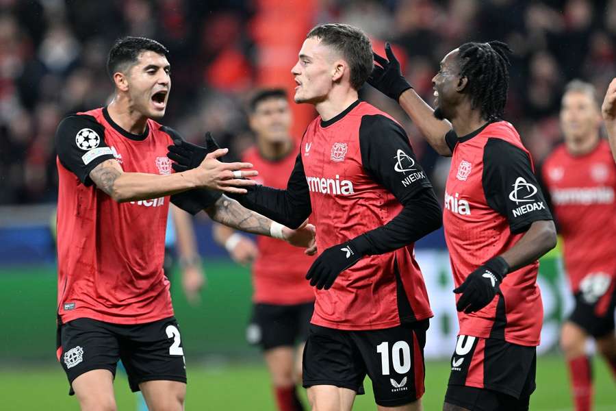 Florian Wirtz (M.) foi o vencedor da partida com dois gols na vitória do Bayer Leverkusen sobre o Salzburgo, Florian Wirtz (M.) foi o vencedor da partida com dois gols na vitória do Bayer Leverkusen sobre o Salzburgo,