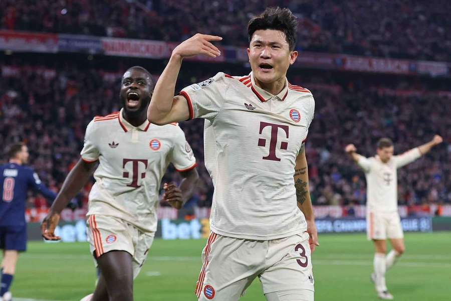 Min-Jae Kim (r.) e Dayot Upamecano formaram uma dupla defensiva intransponível contra o Paris. Min-Jae Kim (r.) e Dayot Upamecano formaram uma dupla defensiva intransponível contra o Paris.