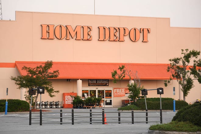 O horário de funcionamento da Black Friday mostra quando Walmart, Costco, Target e mais abertos 2 Um Home Depot em Wilmington, Carolina do Norte