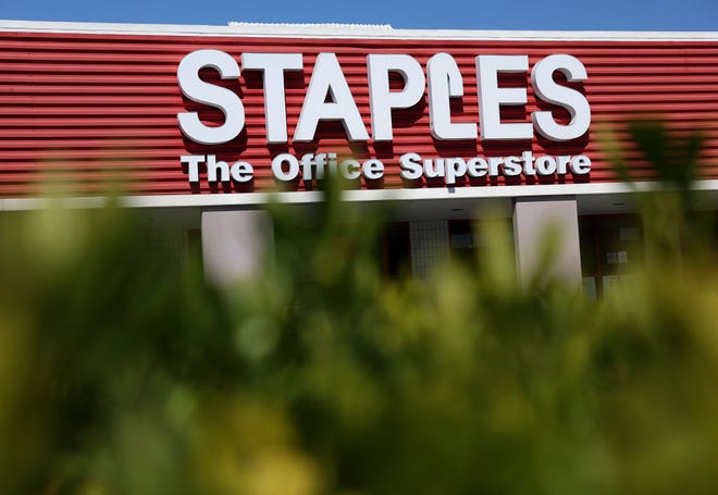 O horário de funcionamento da Black Friday mostra quando Walmart, Costco, Target e mais abertos 5 A Staples anunciou seus primeiros negócios na Black Friday.