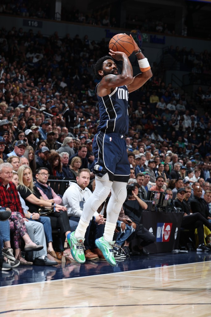 1732886878 520 O guarda do Dallas Mavericks Kyrie Irving aprende como liderar