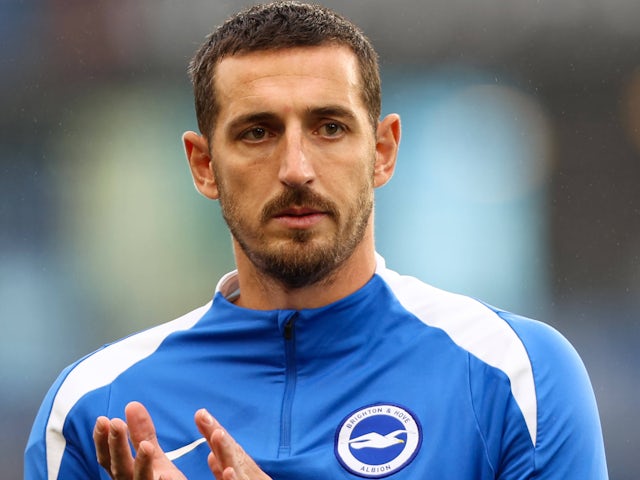 Lewis Dunk, de Brighton & Hove Albion, retratado em 26 de outubro de 2024