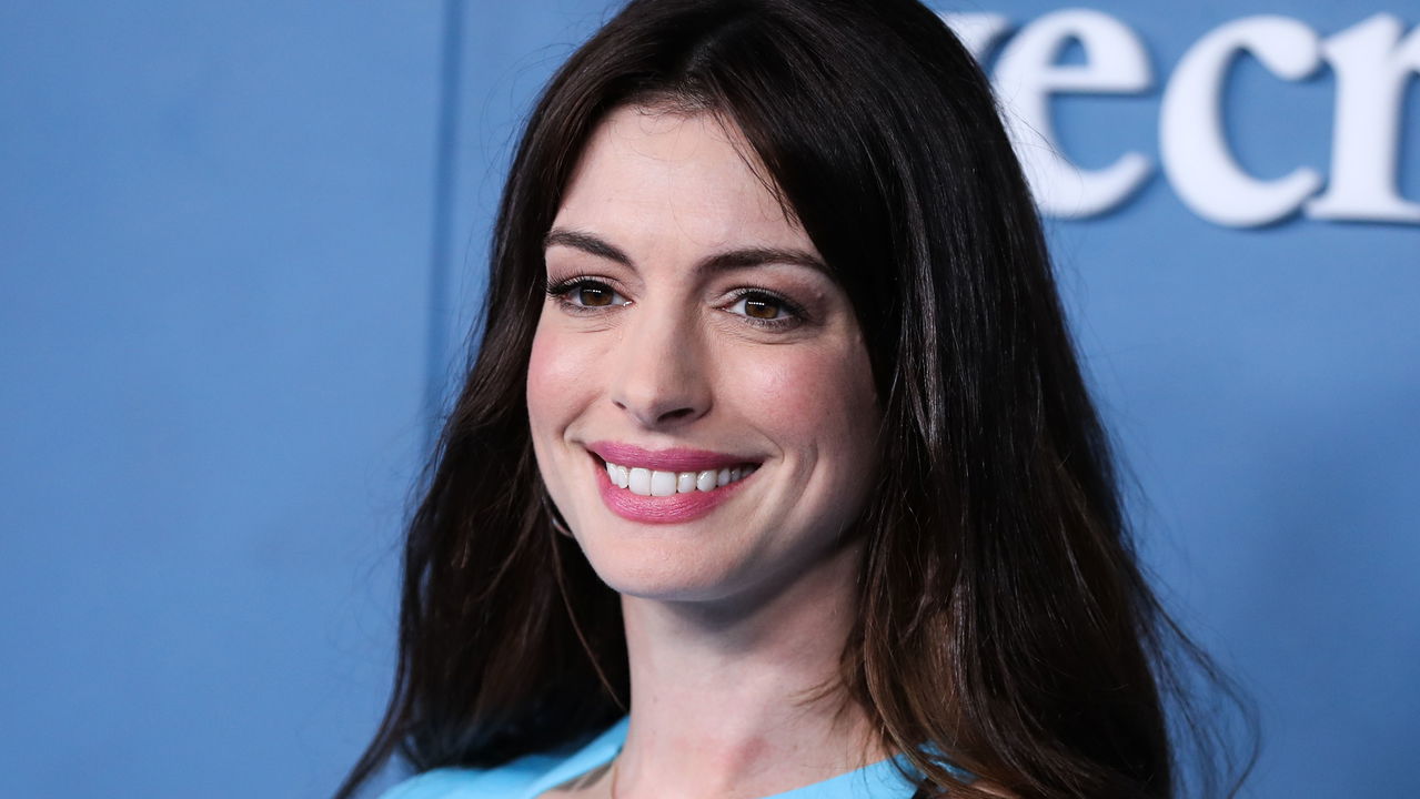 De princesa a vilã: A versatilidade e a fortuna de Anne Hathaway