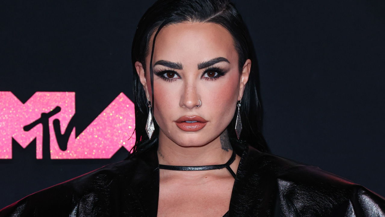 Demi Lovato: Mais do que uma Voz Poderosa, um Império Financeiro