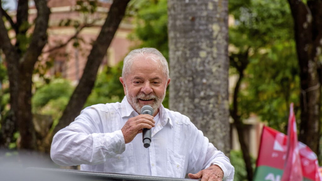 Festa em todo Brasil com a nova lei da aposentadoria aos 55 anos para trabalhadores registrados