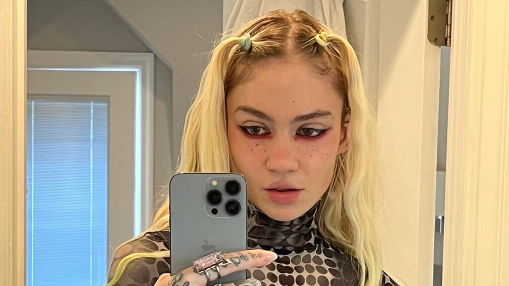 Grimes: A popstar com uma fortuna que ultrapassa o espaço e surpreende a todos!