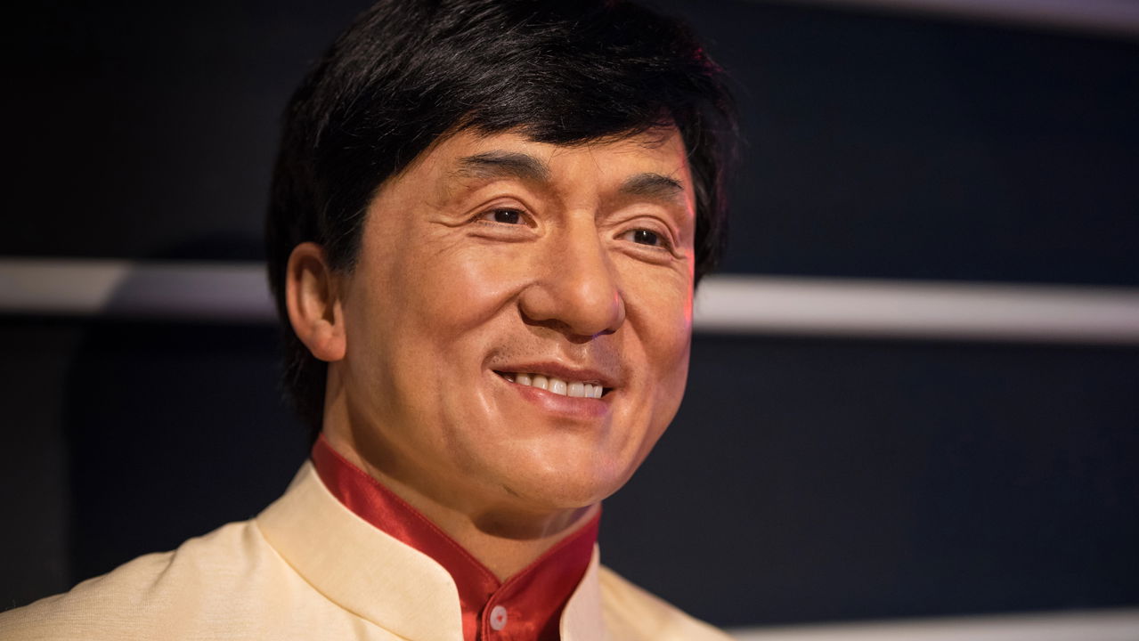 Jackie Chan: O mestre das artes marciais que conquistou o mundo