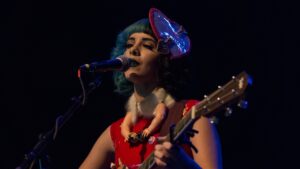 Cores Vibrantes e Sucesso: A Carreira Musical de Melanie Martinez