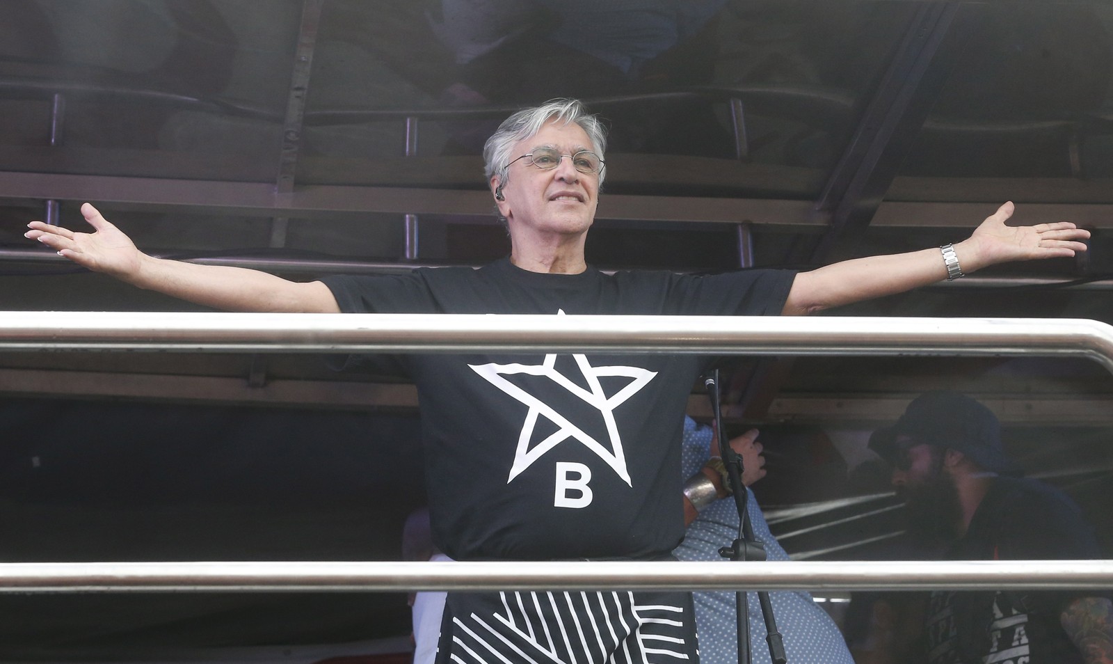 Caetano Veloso se apresentou no show de 20 anos do Movimento dos Trabalhadores Sem Teto (MTST)  — Foto: Marcos Alves / Agencia O Globo 