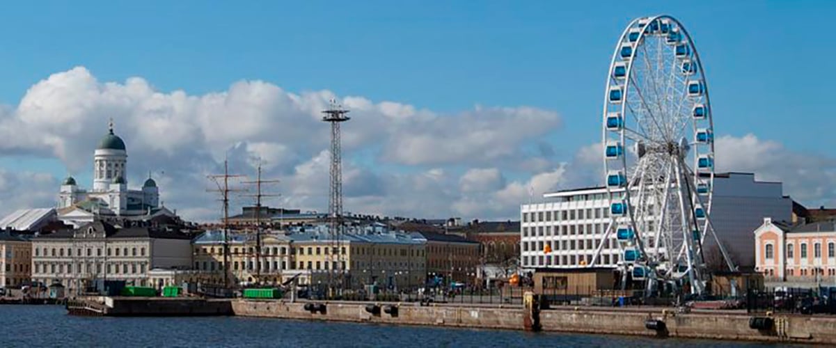 E faz tempo que a capital Helsinque já é dividida entre a parte superior e a subterrânea. Em cima, a paisagem que todo mundo conhece.