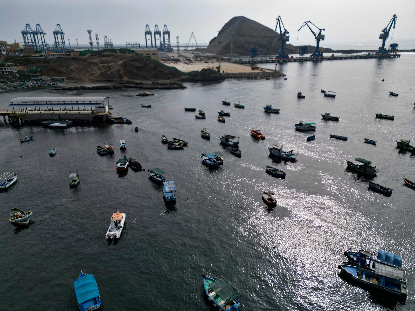 O terminal contará com tecnologias de inteligência artificial e será conectado à Rodovia Pan-Americana por um túnel de 1,8km — Foto: Cris Bouroncle/AFP