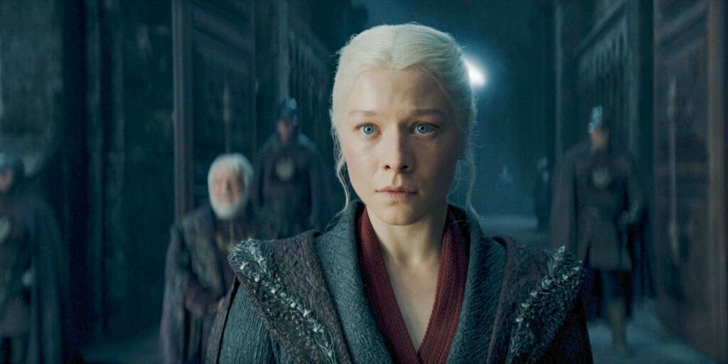 Rhaenyra (Emma D'Arcy) parecendo confusa entre os exércitos em Harrenhal em House of the Dragon, temporada 2, episódio 8