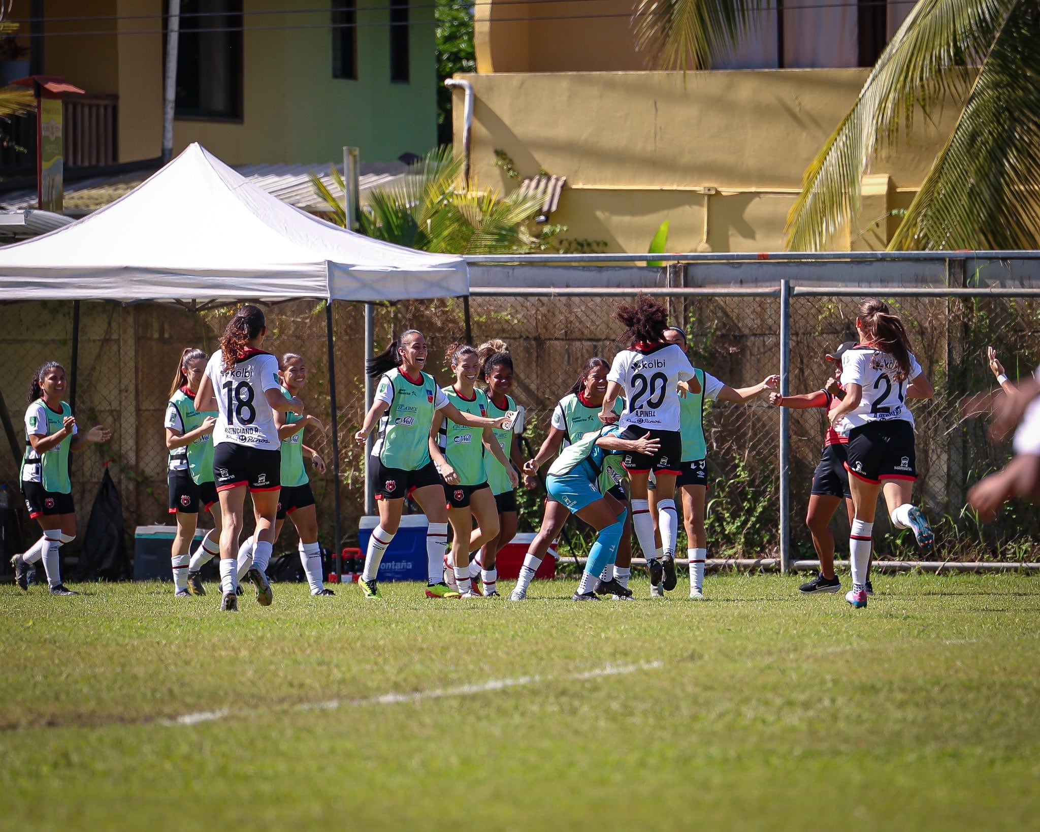 A Liga Deportiva Alajuelense conduz a primeira mão da final do Torneio de Encerramento do Futebol Feminino de 2024, contra Puerto Viejo.