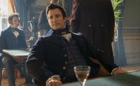 "Bridgerton": 4ª temporada terá luta entre romance e realidade, diz ator