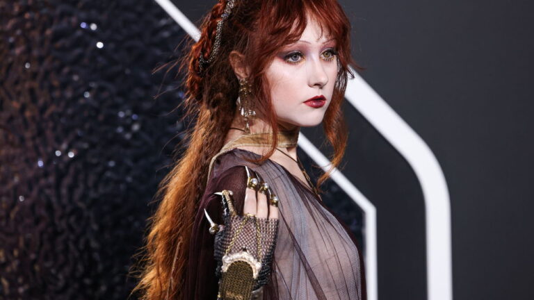 Chappell Roan: A voz autêntica da nova Geração Pop e sua Fortuna