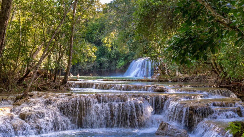 Conheça o município de Bonito: Paraíso para aventureiros e amantes da natureza!