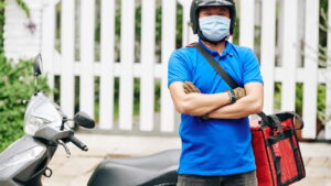 Golpe do falso motoboy: saiba como proteger seu dinheiro deste perigo!