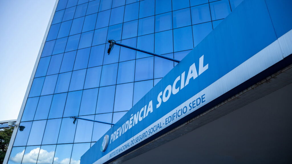 INSS define regras para bancos oferecerem o cartão Meu INSS Vale+
