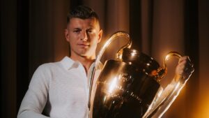 O maestro do meio-campo: A carreira de sucesso de Toni Kroos