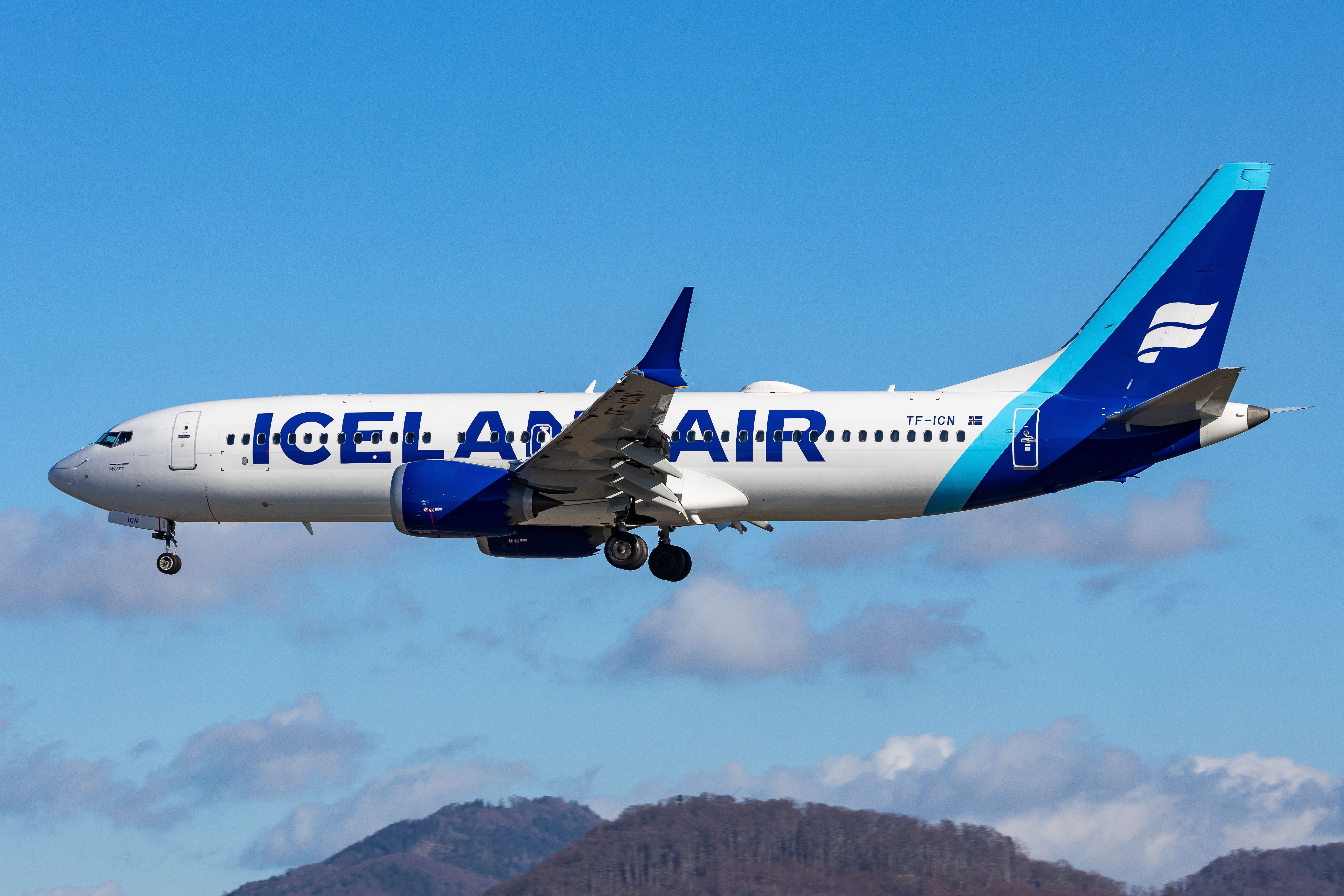 Parceria Icelandair-ITA Airways abre rotas de viagem emocionantes 1 Icelandair Boeing 737 max 8 aproximando-se de Salzburgo