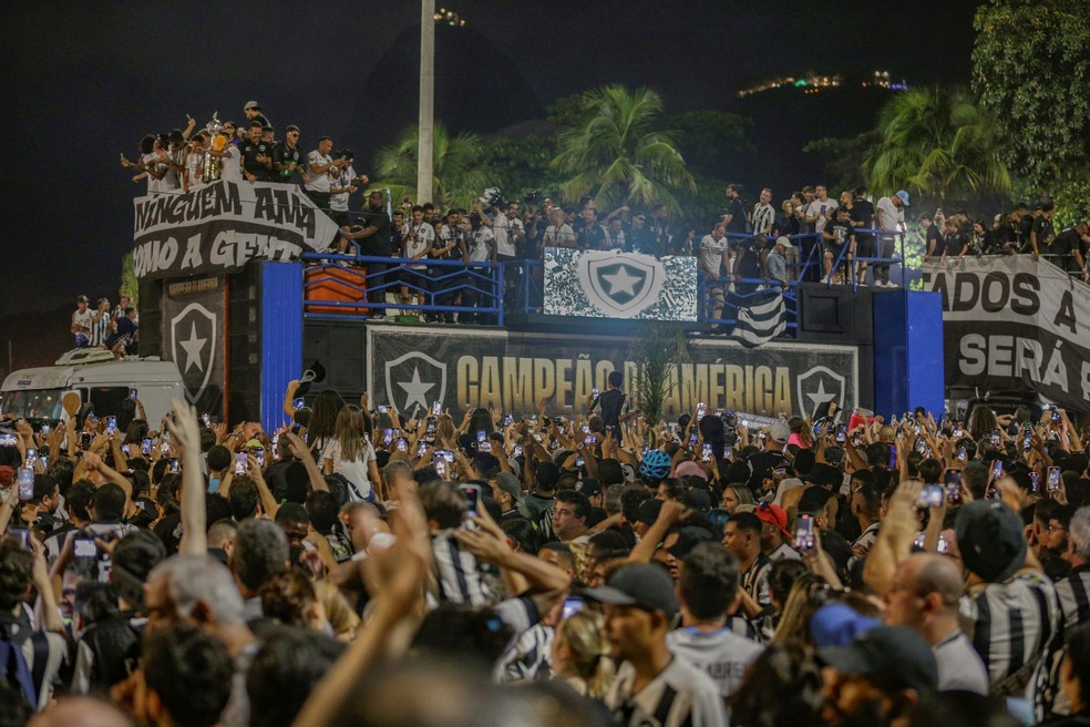 Artur Jorge confidenciou a conhecidos que começou a se questionar se era querido no clube, se fazia parte dos planos, mesmo com a Libertadores em mãos — Foto: Alexandre Cassiano