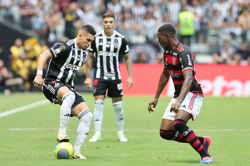 MG – BELO HORIZONTE – 11/10/2024 – COPA DO BRASIL 2024, ATLETICO x FLAMENGO – Paulinho jogador do Atlético durante partida contra o Flamengo no estádio Arena MRV pela Copa do Brasil de 2024. Foto: Gilson Lobo/AGIF (via AP)