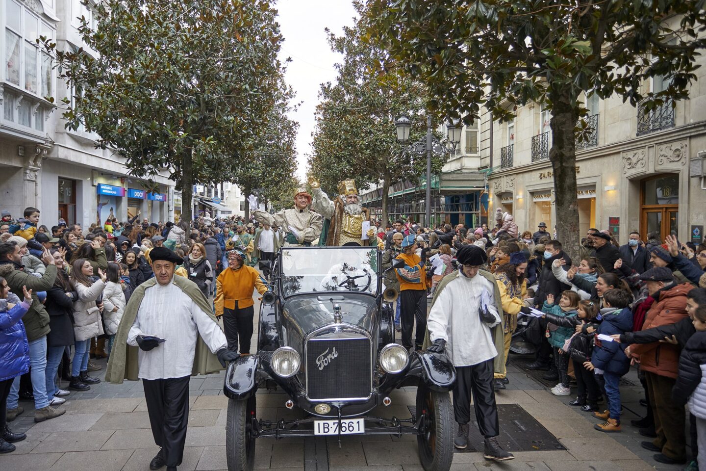 Chegada dos Três Reis Magos em Vitória-Gasteiz, pela Rua Dato