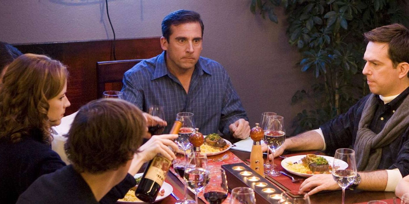 Michael se senta na cabeceira da mesa no 'Dinner Party' do The Office