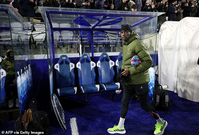 O atacante desfavorecido do PSG, Randal Kolo Muani, foi oferecido aos Gunners em janeiro