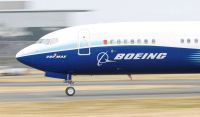 Boeing 737 faz pouso de emergência em Moscou