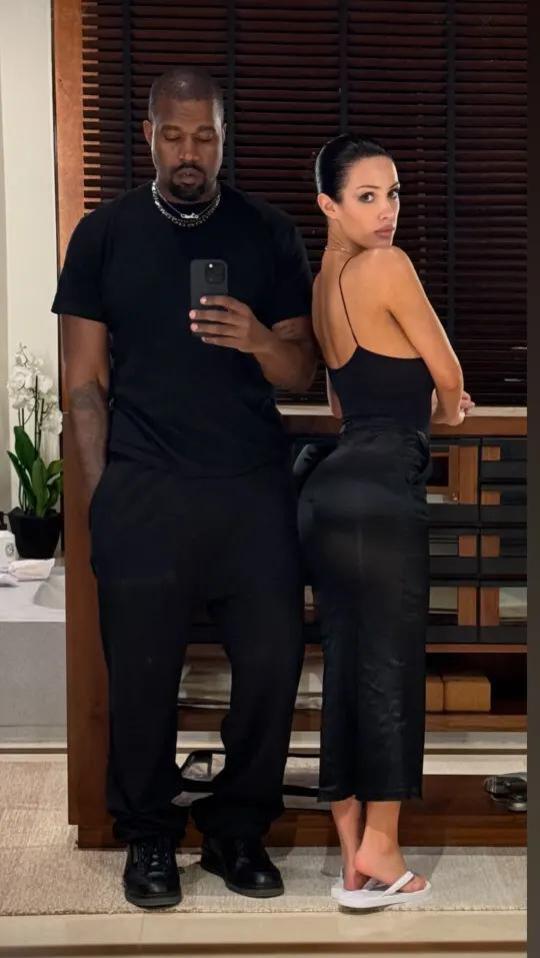 Kanye West foi considerado 'nojento' pelos fãs por não retornar a Los Angeles enquanto as crianças com Kim Kardashian evacuavam 3 https://img.particlenews.com/image.php?url=3Yinpa_0y8KCUFK00