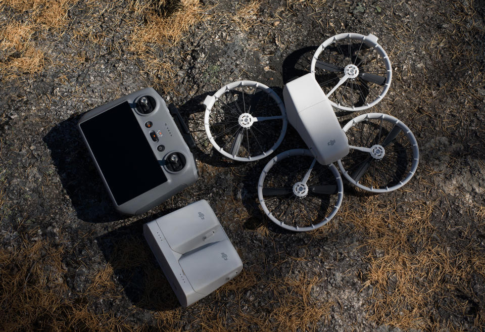 Flip da DJI combina o melhor de seus drones leves por US$ 439 6 O drone Flip leve e seguro para as pessoas da DJI se dobra de uma maneira nova e estranha