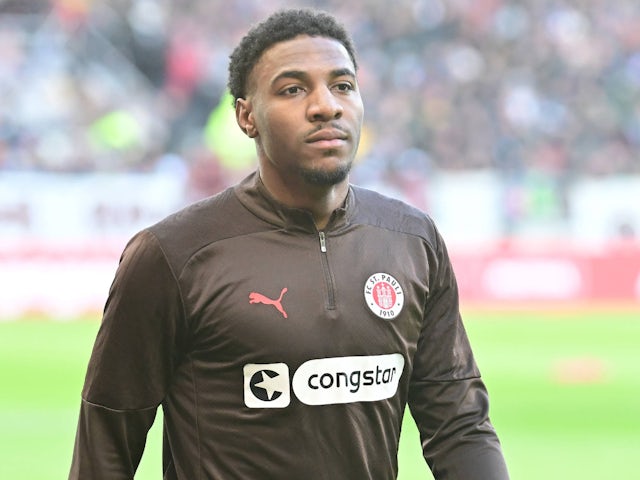 Oladapo Afolayan em ação pelo St. Pauli em 11 de janeiro,