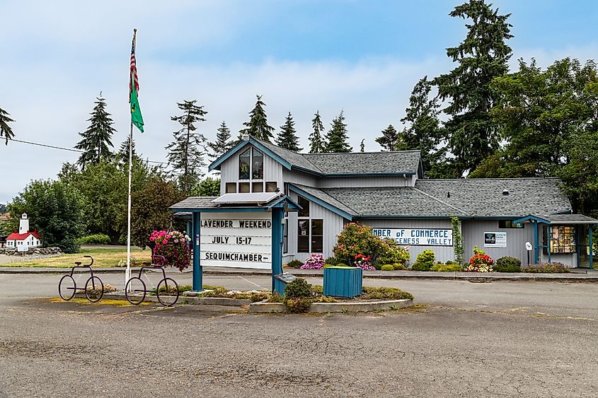 8 cidades em Washington que o transportam para o passado 2 Prefeitura em Sequim, Washington.