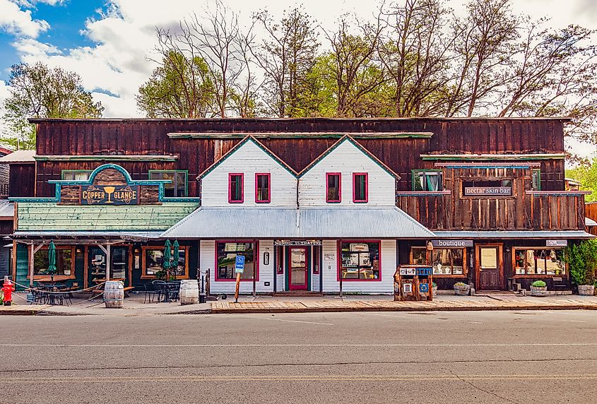 8 cidades em Washington que o transportam para o passado 5 Edifícios Históricos em Winthrop, Washington.