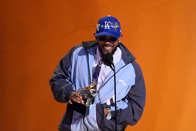 Previsões do Grammy vencem para Beyoncé, Sabrina Carpenter 4 Kendrick Lamar aceita o prêmio de melhor álbum de rap para "Sr. Morale e os grandes Steppers" Durante o 65º Grammy Awards anual em 2023. O rapper subiu mais sete prêmios em 2025.