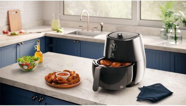 Fritadeira Elétrica Airfryer Electrolux Efficient 3,2L EAF10 Preta - 127V - Image 9