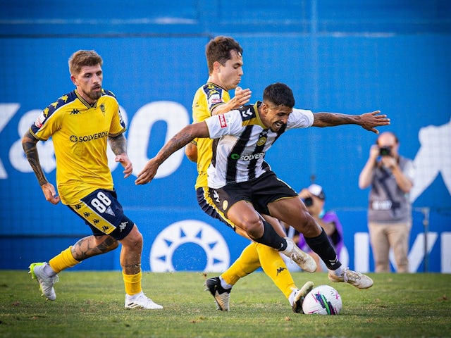 Daniel Penha de Nacional em ação contra Estoril Praia em 15 de setembro de 2024