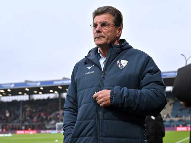 O técnico do VfL Bochum, Dieter Hecking, fotografado em 9 de novembro de 2024