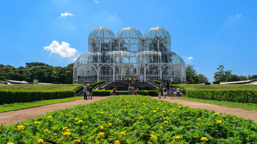 Como o Jardim Botânico de Curitiba impulsiona o turismo sustentável e a economia local!