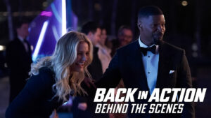 Cameron Diaz rindo ao lado de Jamie Foxx no set de ‘Back in Action’.