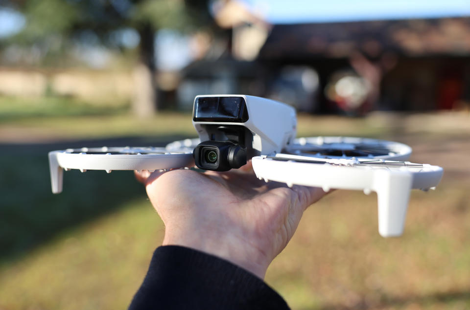 Flip da DJI combina o melhor de seus drones leves por US$ 439 1 O drone Flip leve e seguro para as pessoas da DJI se dobra de uma maneira nova e estranha